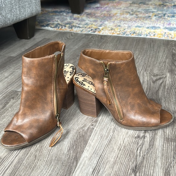 Brown faux leather peep toe heel - Picture 5 of 6